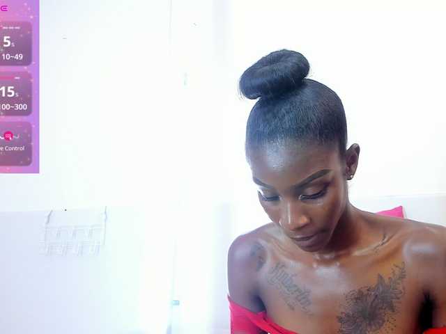 Live sex webcam photo for Kloee11 #290514505