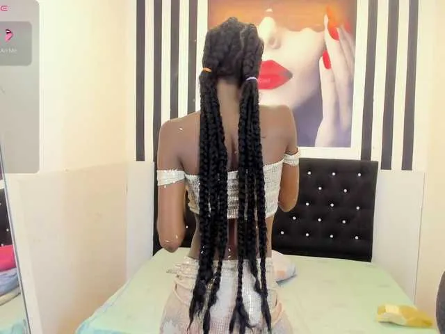 Live sex webcam photo for Kloee11 #290890528