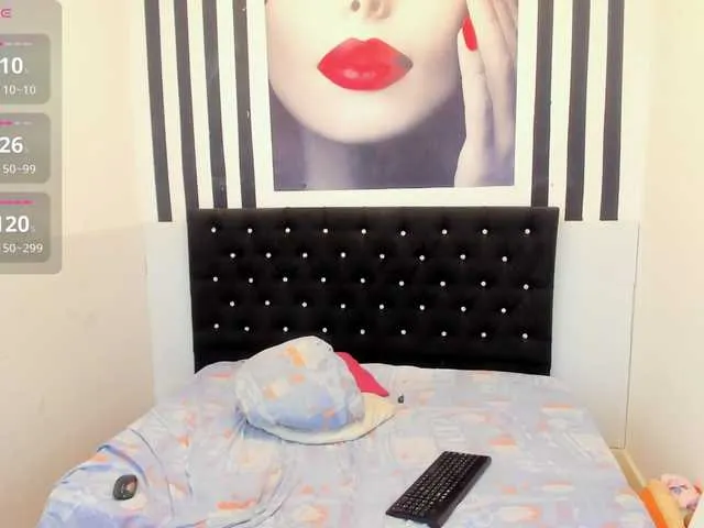 Live sex webcam photo for Kloee11 #290926811