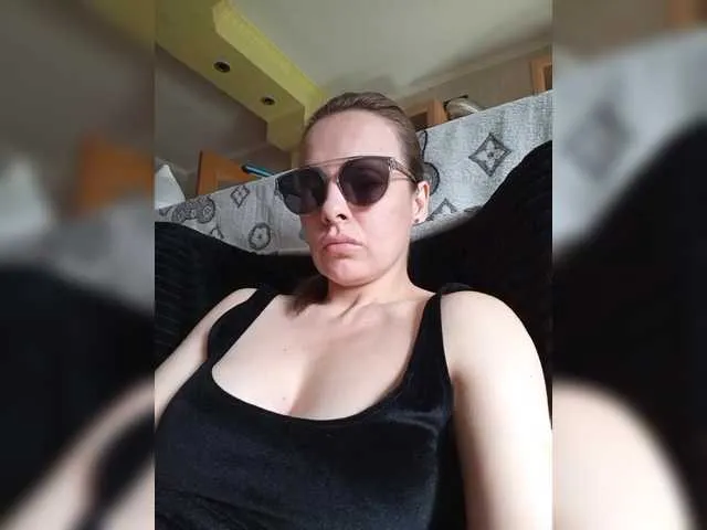 Live sex webcam photo for Klybnichca #290838829
