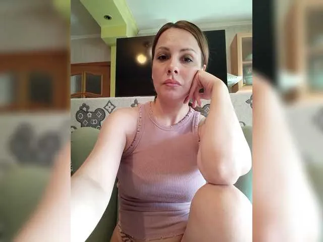 Live sex webcam photo for Klybnichca #290957316