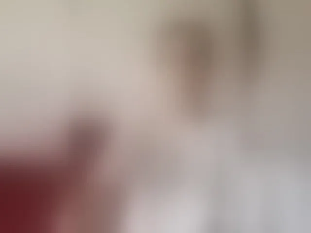 Live sex webcam photo for Klybnichca #293924479