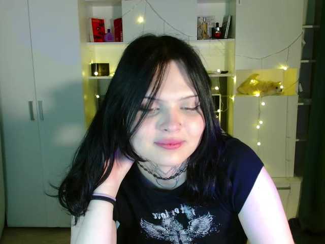 Live sex webcam photo for Kotikmyaua #278111993