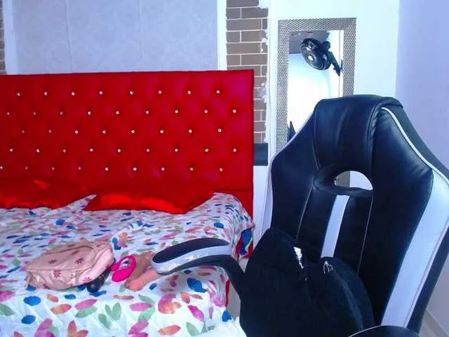 Live sex webcam photo for KrissSweetBoobs #291313167