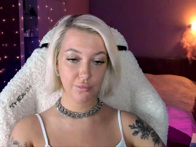 Live sex webcam photo for Krissse #290336799