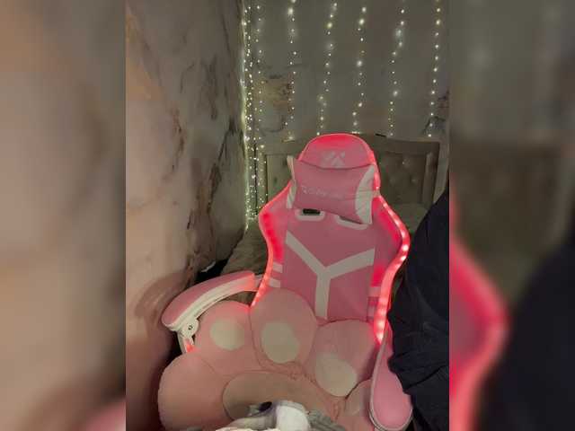 Live sex webcam photo for Kristallik-1 #291343656