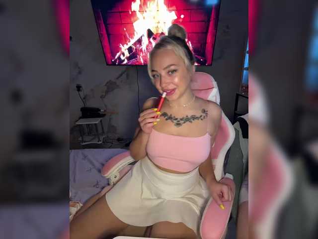 Live sex webcam photo for Kristallik-1 #291423913