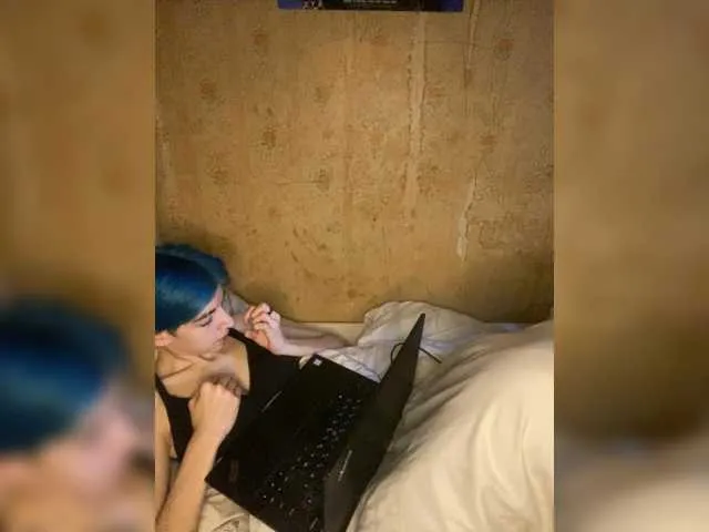 Live sex webcam photo for KristiFox #294318422