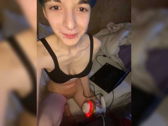 Live sex webcam photo for KristiFox #294332193