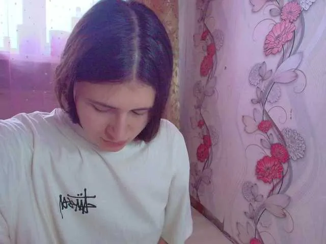 Live sex webcam photo for KristinaScott #292369317