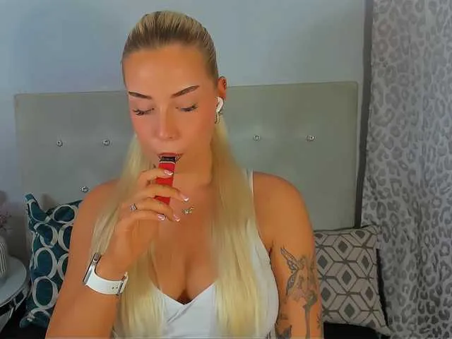 Live sex webcam photo for KristyAngel #293797036