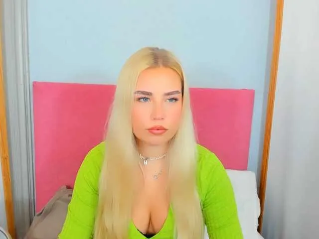 Live sex webcam photo for KristyQueen #290419914