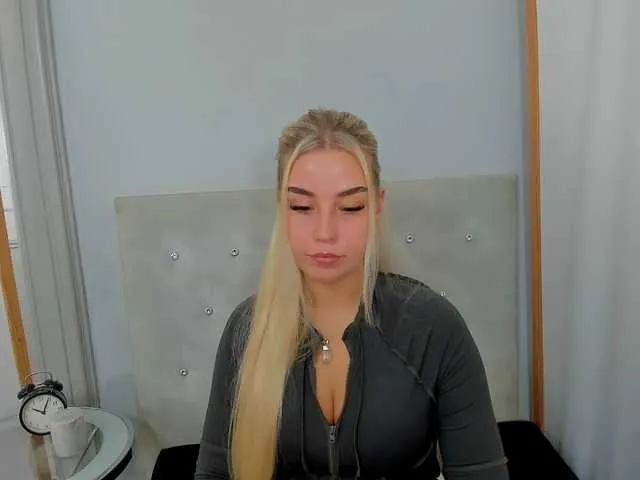 Live sex webcam photo for KristyQueen #290784887