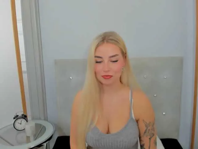 Live sex webcam photo for KristyQueen #290818596