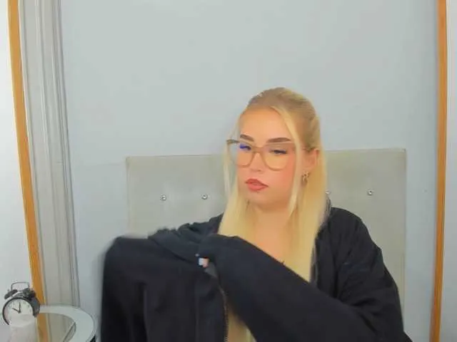 Live sex webcam photo for KristyQueen #290866877