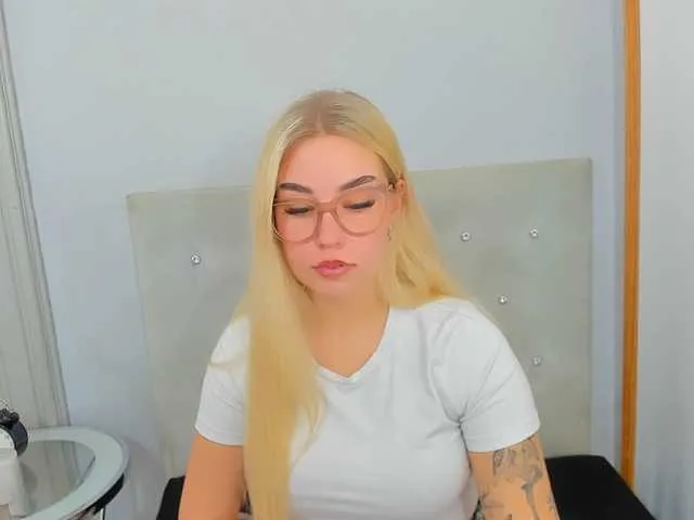 Live sex webcam photo for KristyQueen #290874173