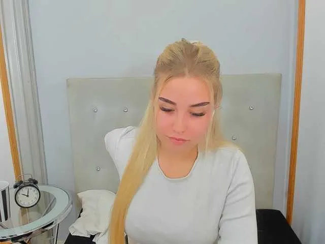 Live sex webcam photo for KristyQueen #290893617