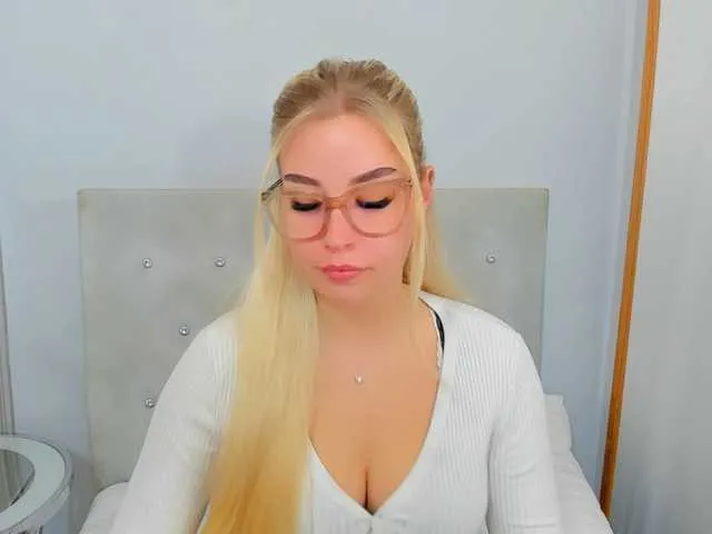 Live sex webcam photo for KristyQueen #290949204