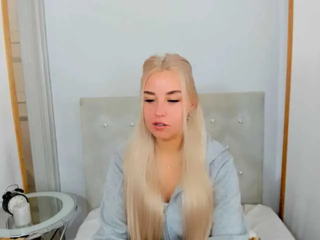 Live sex webcam photo for KristyQueen #291117379