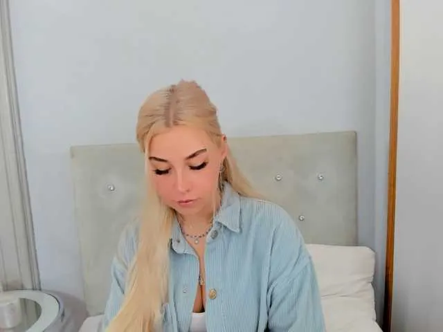 Live sex webcam photo for KristyQueen #291165239