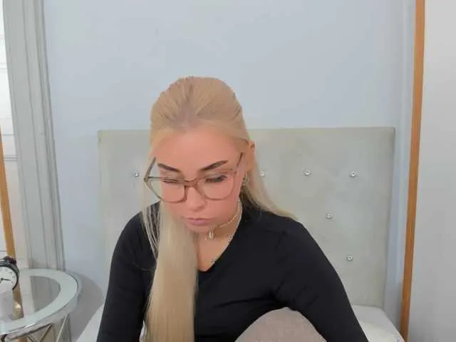 Live sex webcam photo for KristyQueen #291182853