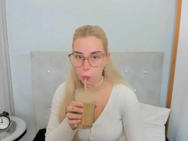 Live sex webcam photo for KristyQueen #291229497