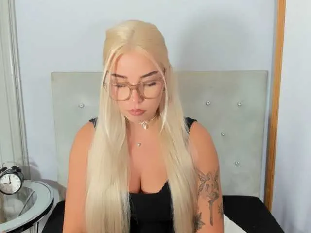 Live sex webcam photo for KristyQueen #291340520