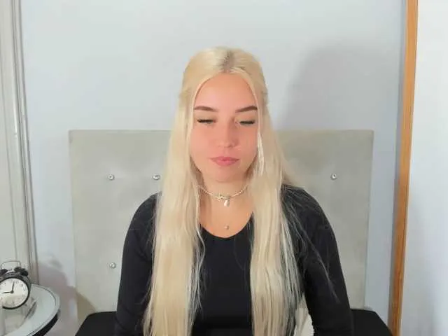 Live sex webcam photo for KristyQueen #291415964