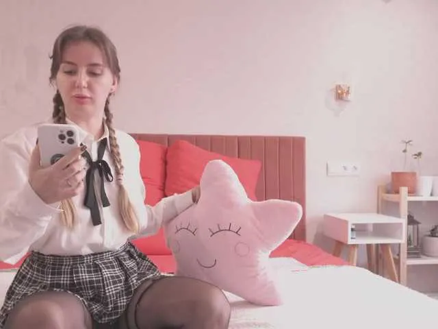 Live sex webcam photo for KrutFrut #290339558