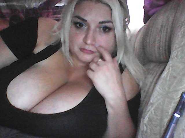 Live sex webcam photo for KrystaAhlMagic #291845198