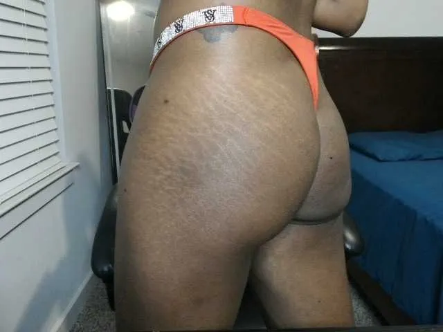 Live sex webcam photo for KrystalMilani #292636848