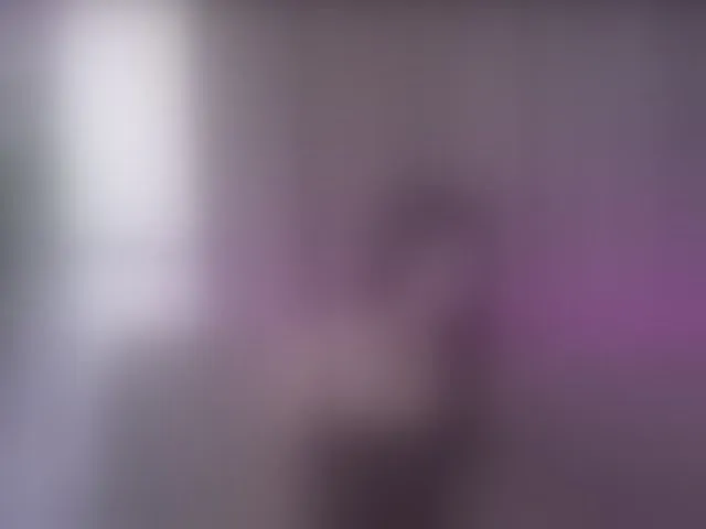 Live sex webcam photo for KyaraVale #294100178