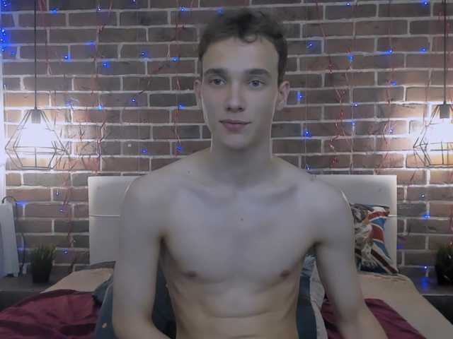 Live sex webcam photo for KyleDugles #290006496