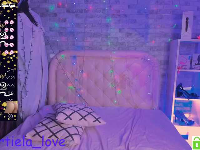 Live sex webcam photo for KylieMils #271917593