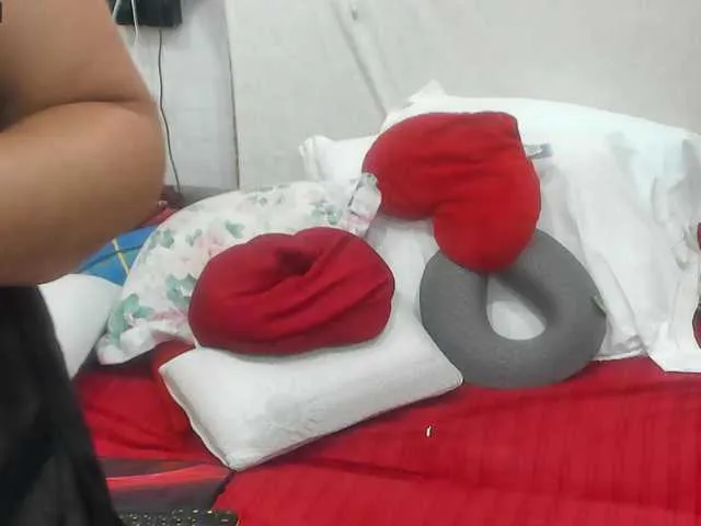 Live sex webcam photo for KyliePage1 #291443739