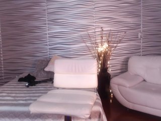 Live sex webcam photo for KylieeCooper #221763023