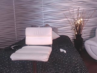 Live sex webcam photo for KylieeCooper #221879967