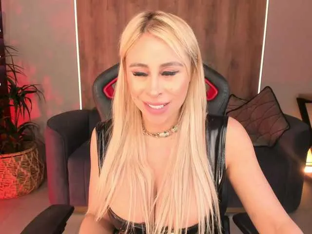 Live sex webcam photo for KylieeCooper #290685849