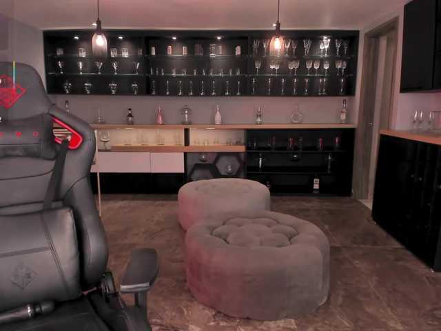 Live sex webcam photo for KylieeCooper #290787816