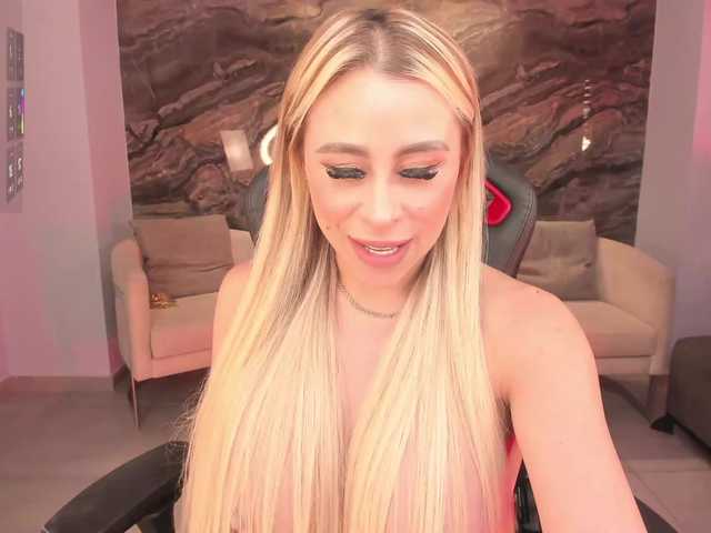 Live sex webcam photo for KylieeCooper #290793823