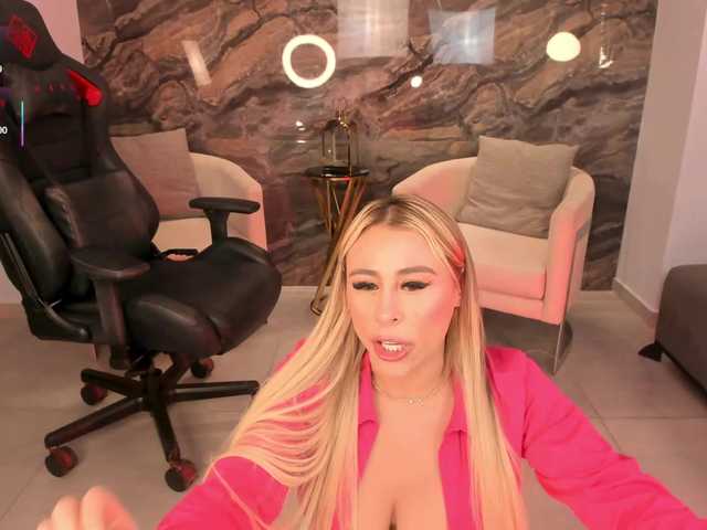Live sex webcam photo for KylieeCooper #290799152