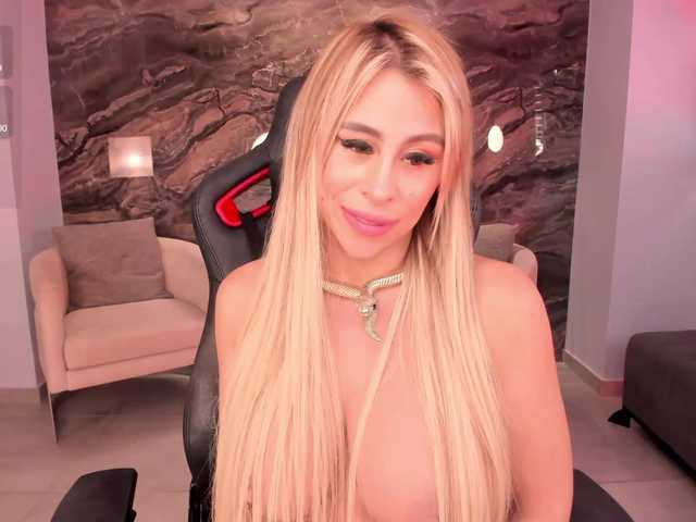 Live sex webcam photo for KylieeCooper #290808068
