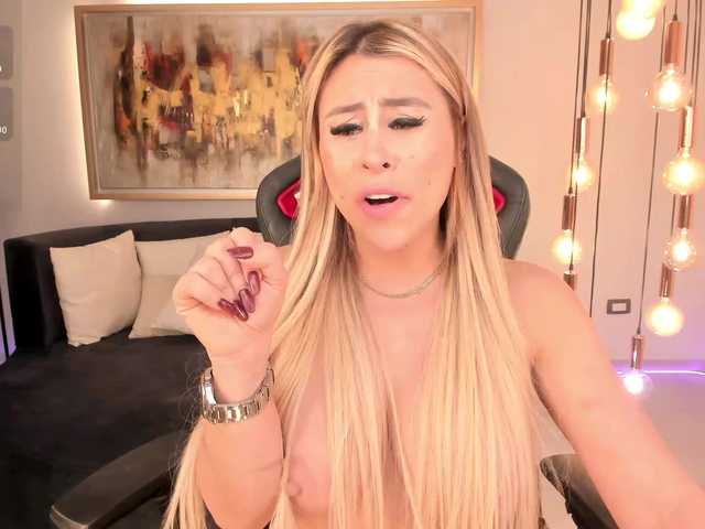 Live sex webcam photo for KylieeCooper #290938467