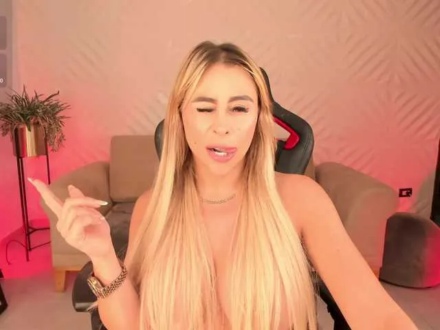 Live sex webcam photo for KylieeCooper #291140185