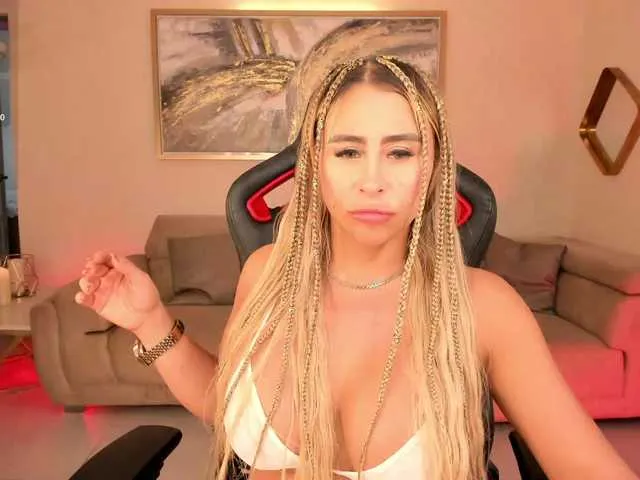 Live sex webcam photo for KylieeCooper #291214620