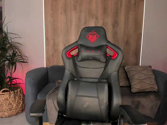 Live sex webcam photo for KylieeCooper #291280364