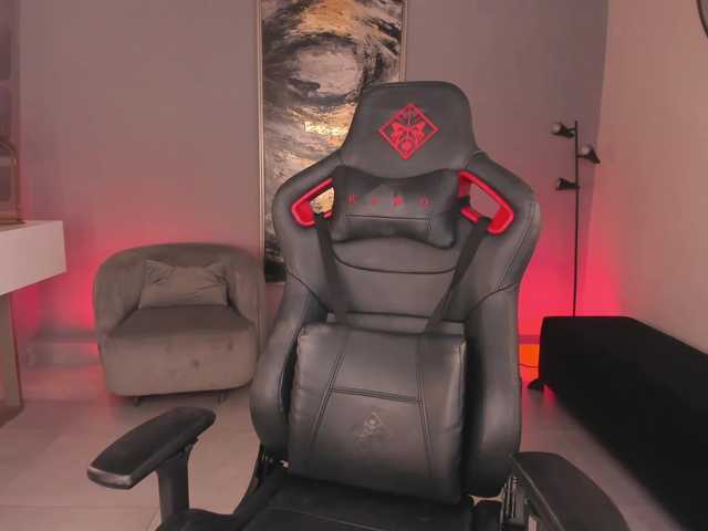 Live sex webcam photo for KylieeCooper #291347966