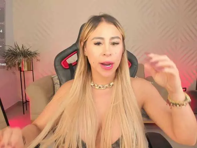 Live sex webcam photo for KylieeCooper #291468034