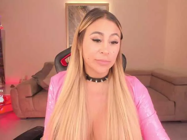 Live sex webcam photo for KylieeCooper #291537049