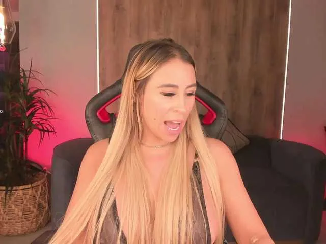 Live sex webcam photo for KylieeCooper #291617098